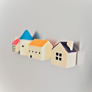 Mini Vintage Style House Fridge Magnets Set of 4 – Cute Retro Home Decor - Unique Gift for Vintage Enthusiasts, Birthday, Housewarming