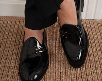 Mens Italian Leather Loafers: Shiny Black Dress Shoes with Gold Buckle