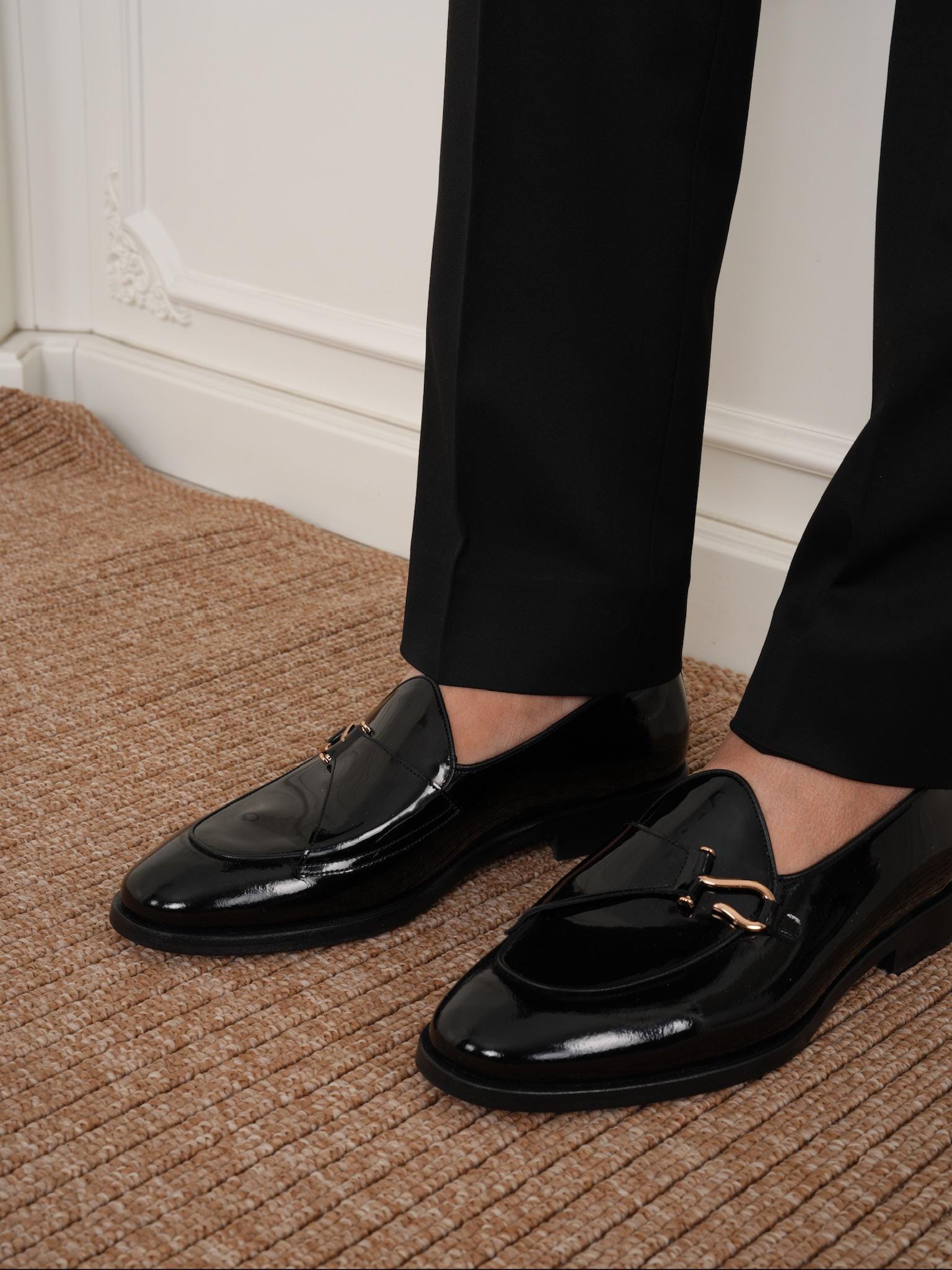gold label roundtree & yorke fitted point collar dress shirt Roberto - Mens Two Tone Leather Moccasins In Black & Maroon main image 0