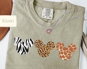 Maglietta Comfort Colors® Safari Mickey, maglietta Animal Kingdom Family Trip, maglietta Disney con stampa leopardo, ghepardo e zebra, maglietta Jungle Vacation
