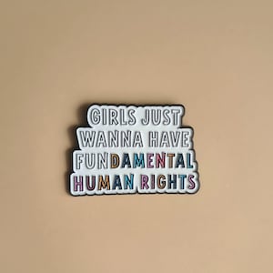 Girls Just Wanna Have Fundamental Human Rights Pin | Feministische Statement Pin | Activisme, Empowerment & Equality Gift