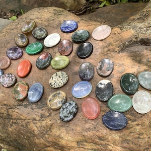 Natural Crystal Worry Stone Pocket Palm Stone for Anxiety Relief & Meditation, Healing Gift for Men, Women