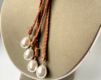 Leather and Pearl Necklace / Long Pearl Necklace / Long Leather Necklace / Summer Jewelry / Large Pearl Necklace  / White Pearl Necklace