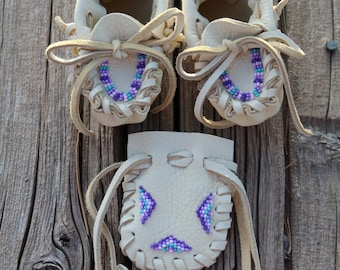 Beaded baby moccasins set, newborn baby shoes, shower gift