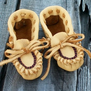 Beaded baby moccasins ,  toddler moccasins , soft sole shoes, leather moccasins , child&#39;s house shoe