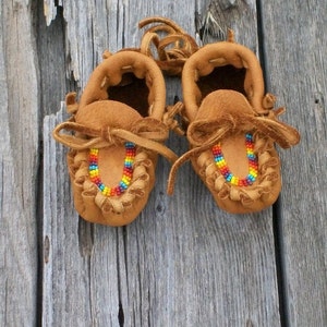 Handmade beaded moccasins , baby moccasins , beaded baby moccasins , custom moccasins , baby gift , unisex shoes , soft crib shoes image 4