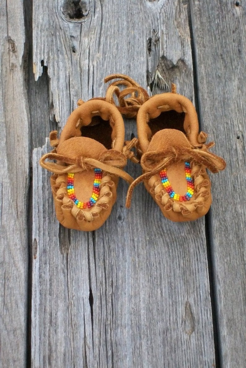 Handmade beaded moccasins , baby moccasins , beaded baby moccasins , custom moccasins , baby gift , unisex shoes , soft crib shoes image 4