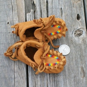 Handmade beaded moccasins , baby moccasins , beaded baby moccasins , custom moccasins , baby gift , unisex shoes , soft crib shoes image 2