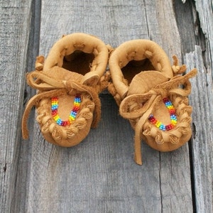 Baby moccasins ,   beaded baby moccasins , baby shoes , moccasins , baby shoes , baby gift ideas , baby shower gift , soft mocasins