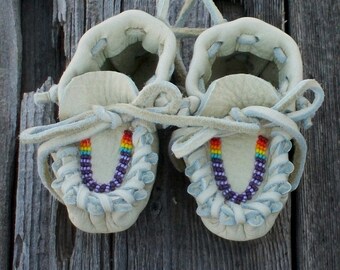 Beaded newborn baby moccasins , Infant moccasins , custom baby moccasins , baby gift , unisex moccasins , baby shoes , soft baby shoes