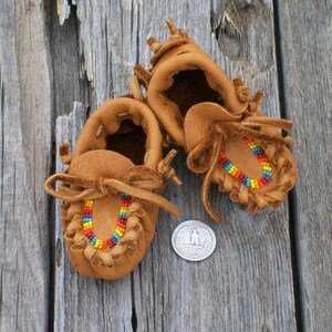 Handmade beaded moccasins , baby moccasins , beaded baby moccasins , custom moccasins , baby gift , unisex shoes , soft crib shoes image 3