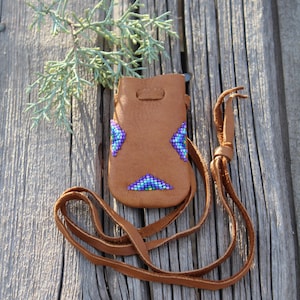 Beaded buckskin medicine bag, small amulet necklace bag, beaded gift bag, beaded mojo bag, shamans medicine pouch,
