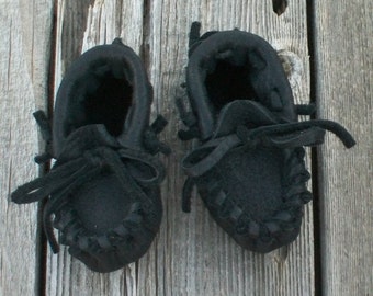 Handmade baby moccasins , black leather baby moccasins , moccasins, custom moccasins,  soft infant shoes, crib shoes, baby gift