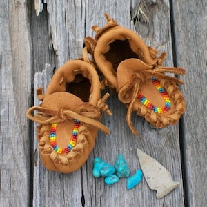 Handmade beaded moccasins , baby moccasins , beaded baby moccasins , custom moccasins , baby gift , unisex shoes , soft crib shoes image 1