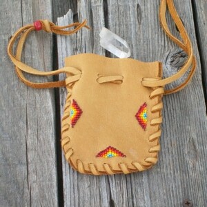 Beaded Leather Pouch , beaded medicine bag , drawstring leather pouch image 3