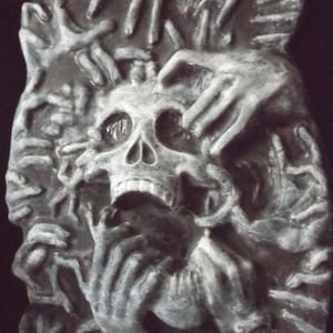 Wall Plaque Zombies Eating Skull The Feast Macabre Wall Hanging Halloween Decoration Gothic Home Decor