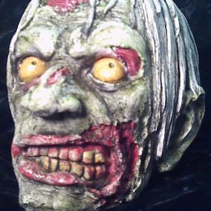 Zombie Man Head Statue Living Dead Halloween Prop Home Haunt Decoration Spooky Creepy Macabre Blood Gore Oddity Weird Display Green Black