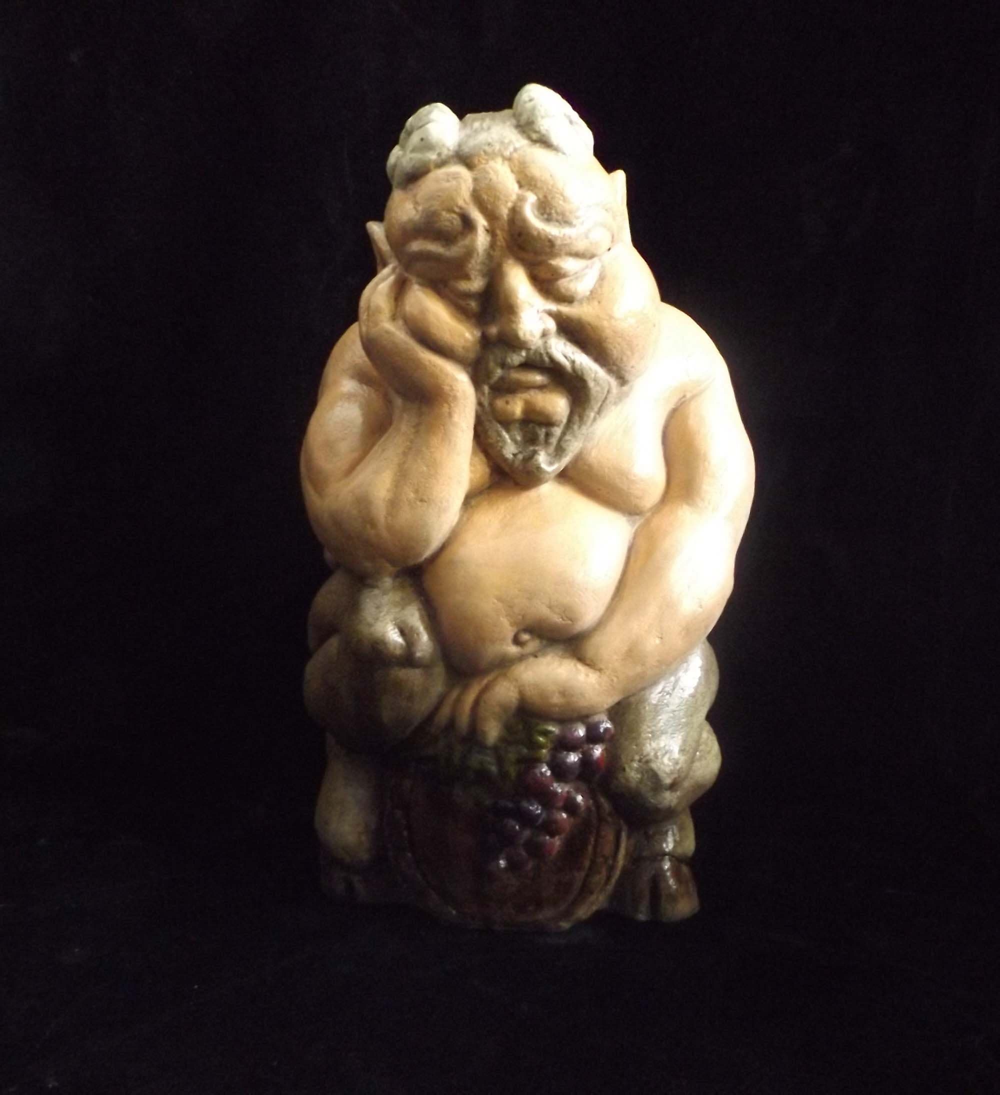Statue de Bacchus, décoration de jardin en béton, décoration de domaine viticole fantaisiste, trop de vin, troppo vino, accessoire de bar amusant, oeuvre d'art dans le jardin, accessoire de taverne