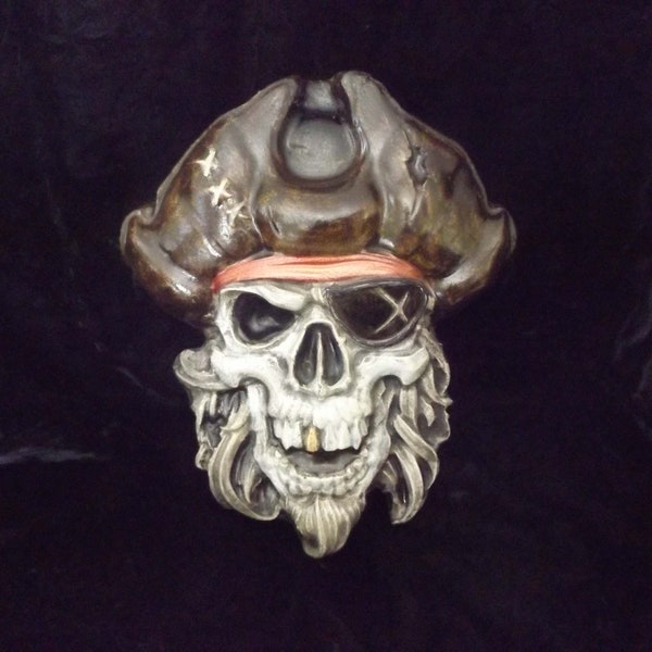 Pirate Skull Face Wall Plaque Gothic Home Decor Bearded Skeleton Pirate Decoration Indoor Outdoor Garden Hanging