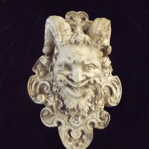 Garden Decor Wall Plaque Horned Pan Satyr Wall Hanging Greenman Concrete Yard Art Classic Face Ornament Patio Sculpture