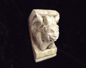 Notre Dame Gargoyle Spitter Bracket Gothic Wall Hanging Renaissance Medieval Corbel Creature Shelf Indoor Outdoor Fantasy Home Garden Decor