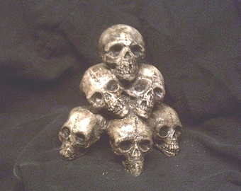 Mini Skull Pile Gothic Skeleton Halloween Horror Bones Statue Prop Small Macabre Dungeon Cemetery  Home Decor