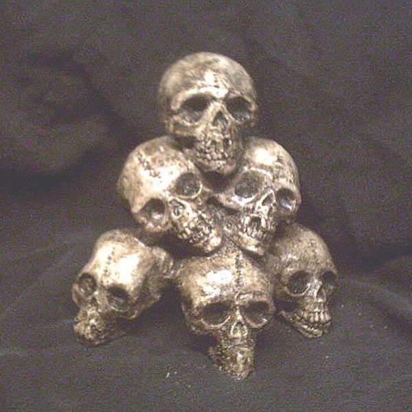 Mini Skull Pile Gothic Skeleton Halloween Horror Bones Statue Prop Small Macabre Dungeon Cemetery  Home Decor