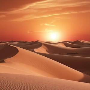 Può includere: Una vista panoramica di un paesaggio desertico con dune di sabbia ondulate sotto un cielo di tramonto arancione vibrante. Il sole tramonta in lontananza, proiettando un bagliore caldo sulla scena.