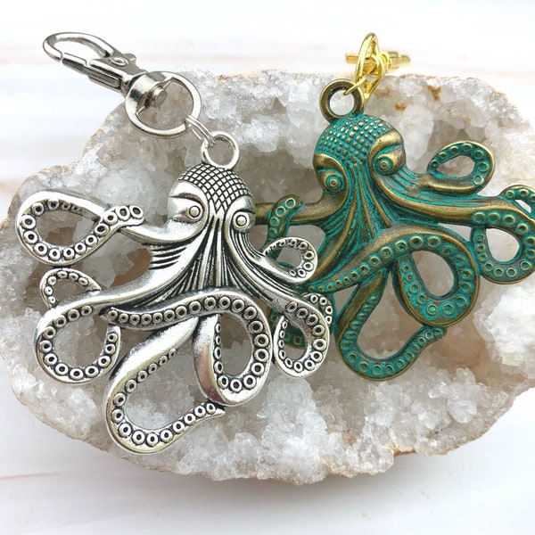 Steampunk Octopus Keychain - Silver Green Patina - Keyring with Lobster Clasp - Gothic Animal Keychain