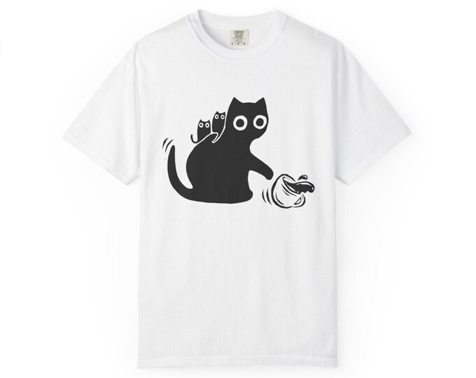 Playful Cat Graphic T-Shirt: Unisex Cotton Tee for Cat Lovers