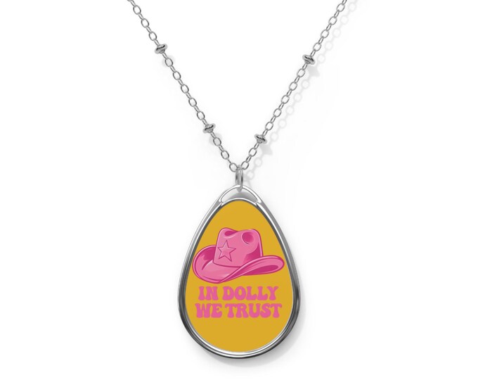 Dolly-Inspired Oval Pendant Necklace: Western Statement Accessory