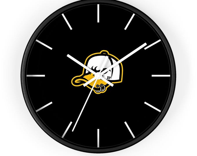 Stylish Cap-Themed Wall Clock, Unique Home Decor, Sports Fan Gift, Office Accessory, Modern Timepiece