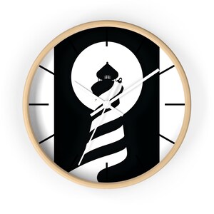 Reloj de pared minimalista con faro: decoración costera moderna para el hogar