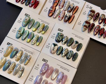 Holiday Press On Nails: Winter, Snake Design, Almond, Oval, Red/Green- SIZE S/M