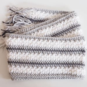 Chunky Yarn Scarf Crochet Pattern Striped Scarf Pattern Women's Easy Scarf Crochet Pattern Neck Warmer PDF Pattern image 2