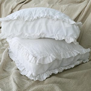 Kissenbezug aus stonewashed Leinen mit Rüschen im angesagten Landhaus Stil