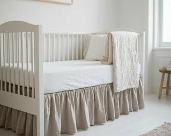 Faldón de cuna de lino. Faldón de cama con volantes para habitación infantil. Tamaño personalizado. Cenefa para cuna.