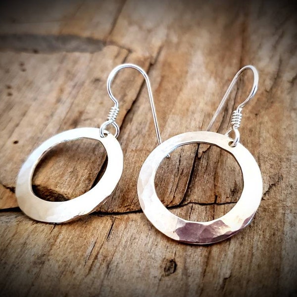 HAMMERED WASHER EARRINGS - in Sterling Silver with Copper Jump Rings, Textured Washer Earrings, Simple Silver Earrings, Washer