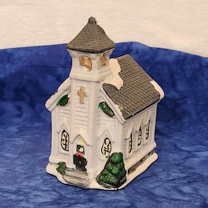 White Village Church Christmas Village Ceramic Light Up House Holiday Home Décor, Christmas Village Church Christmas Holiday Home Décor