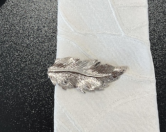 Leaf Tie Clip, Leaf Tie Bar for Men,Nature Wedding Gift for Him,Botanical Groomsmen Gift,Minimalist Mens Accessories,Rustic Forest Tie Clasp