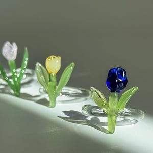 Handmade Glass Tulip Ring – Handmade Blue & Yellow Flower Jewelry, Green Botanical Statement Piece, Unique Nature-Inspired Gift for Her