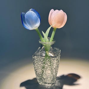 Glass Tulip – Handcrafted Lampwork Flower in Pink or Blue, Forever Blooming Floral Gift, Elegant Glass Decor, Unique Anniversary Gift