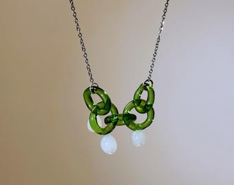 Handmade Glass Lily of the Valley Necklace – Green Chain Link Pendant with White Bell Flowers – Delicate Botanical Jewelry, Gift for Her