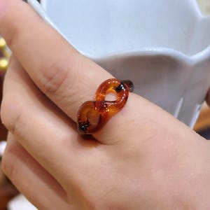 Handmade Retro Infinite Loop Band — Vintage-inspired Amber Glass Ring , Retro Linked Band, Lampwork Glass Jewelry, Minimal Sculptural Gift