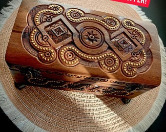 ベルベットの内装が施された手彫りの木製ジュエリーボックス - Etsy 日本