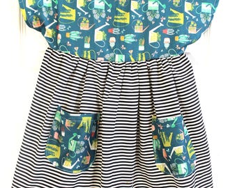 Jurk met tuinprint en gestreepte zak voor peuters