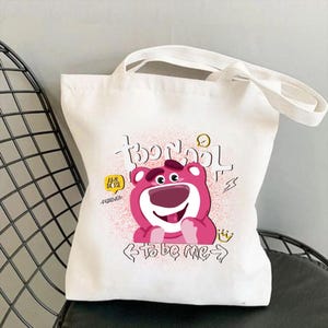 fourre-tout en toile à imprimé Lotso Bear | Style mème drôle | Citation inspirante | Parfait pour l'école, les voyages ou un usage quotidien