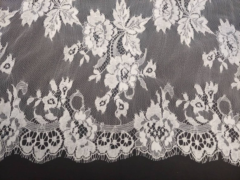 36 Wide Off White Floral Scalloped Eyelash French Lace Fabric 1267