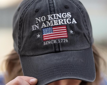 Haftowana czapka „No Kings In America”, prezent dla anty-MAGA, czapka anty-Trump, haftowana czapka Demokracja, czapka protestacyjna, czapka patriotyczna