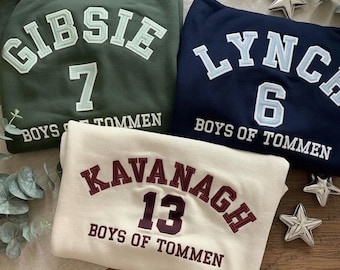 Sudadera bordada vintage personalizada de Boys of Tommen, cuello redondo de Tommen College, camiseta personalizada para parejas, merchandising literario, regalo literario